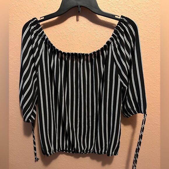 Charming Charlie Black and white striped top - Picture 2 of 8
